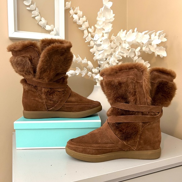 NWT Report Signature Lucinda Suede/Faux Fur Tan Tie Booties Size 6 - Picture 3 of 13